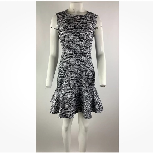Diane Von Furstenberg Dresses & Skirts - Diane Von Furstenberg Sz 10  Jaelyn Fit & Flare Dress In Abstract Print